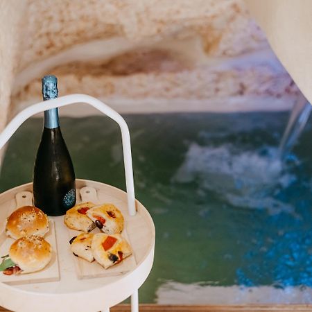Отель Aroma Luxury Остуни Экстерьер фото